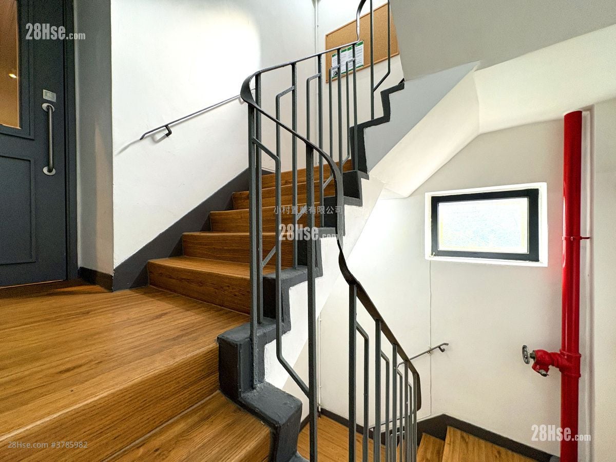 main door: The Jordan Rental Studio , 1 Bathroom 390 ft²