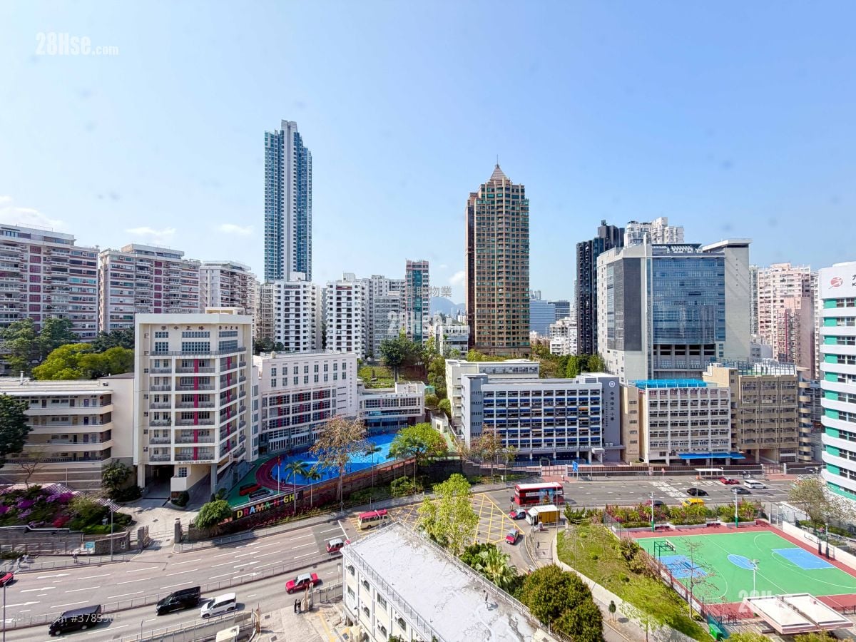 Crystal Court Sell 3 Bedrooms , 2 Bathrooms 712 ft²