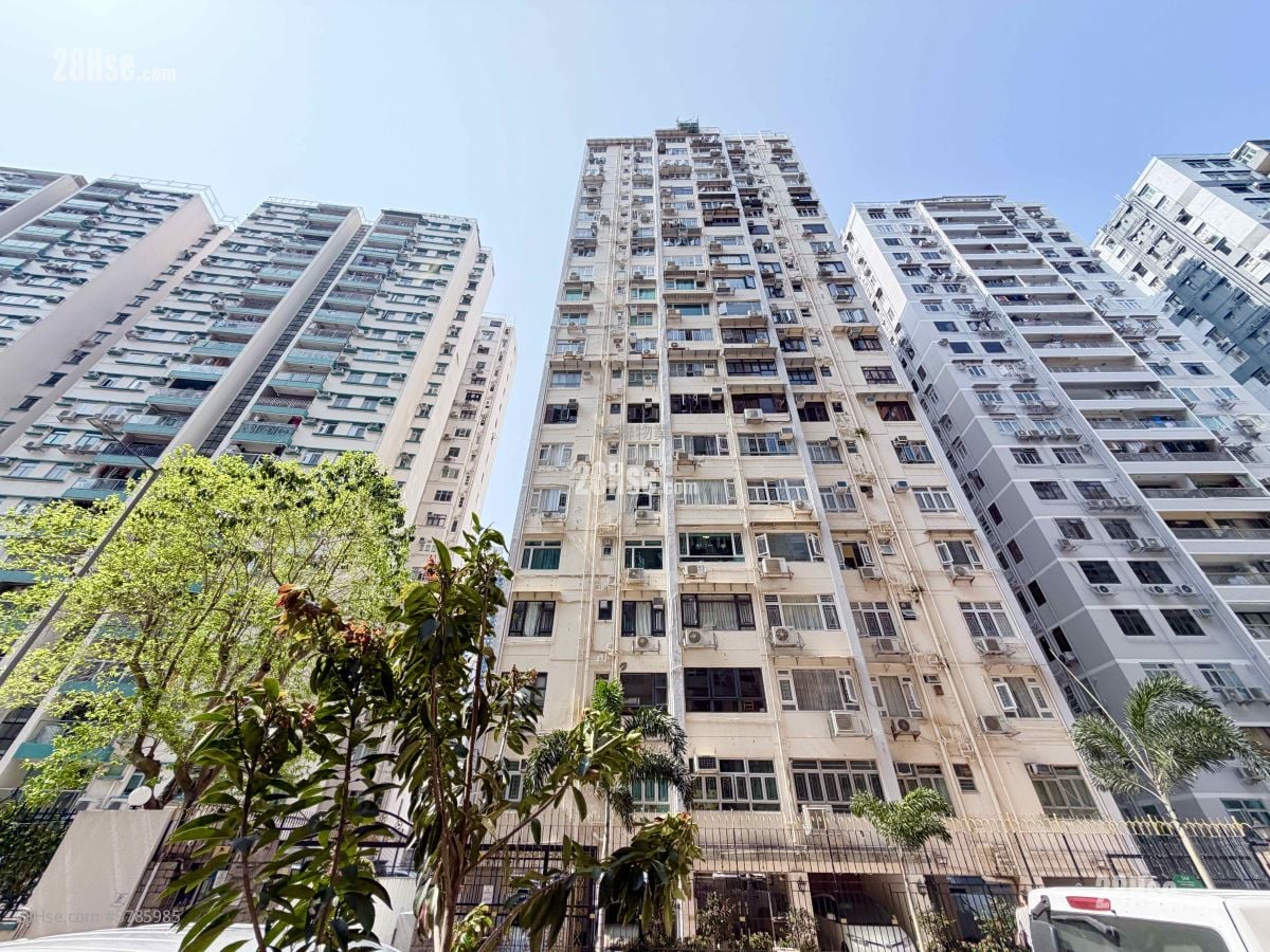 Crystal Court Sell 3 Bedrooms , 2 Bathrooms 712 ft²