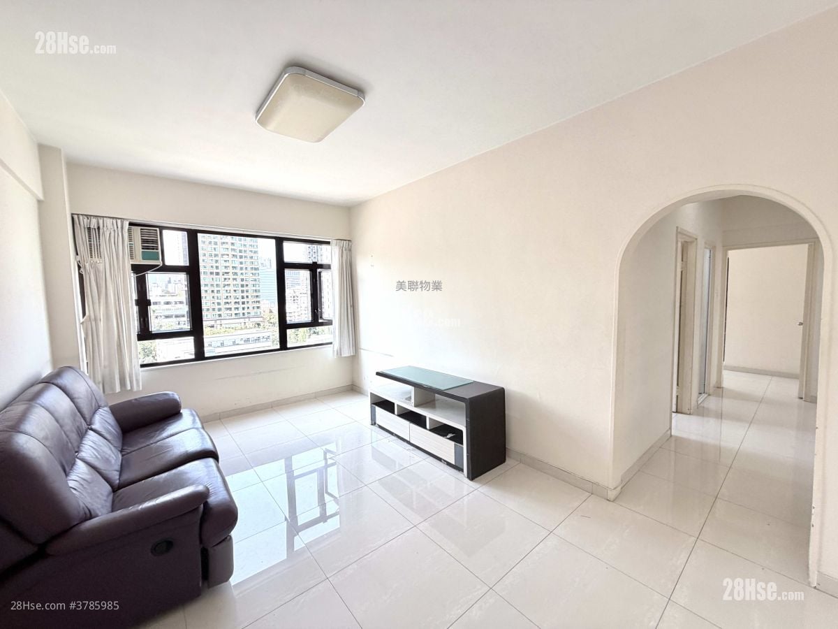 Crystal Court Sell 3 Bedrooms , 2 Bathrooms 712 ft²