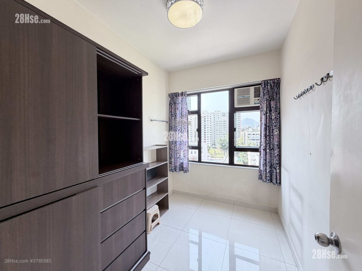 Crystal Court Sell 3 Bedrooms , 2 Bathrooms 712 ft²