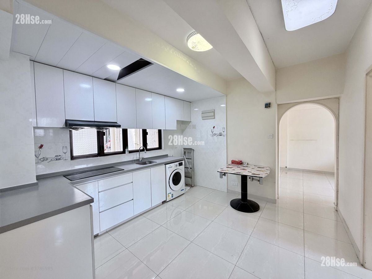 Crystal Court Sell 3 Bedrooms , 2 Bathrooms 712 ft²