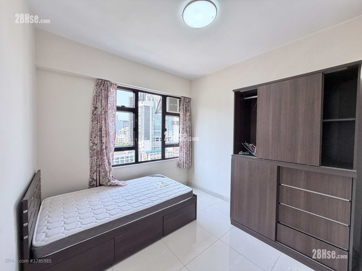 Crystal Court Sell 3 Bedrooms , 2 Bathrooms 712 ft²