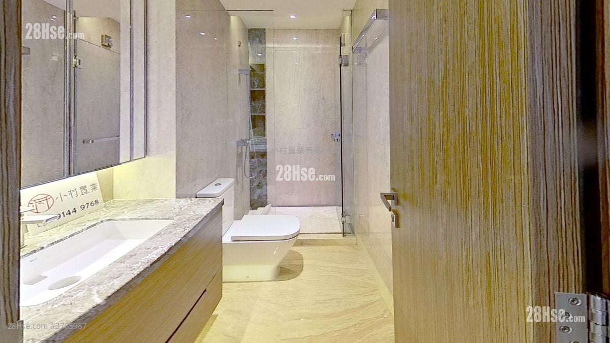 bathroom: Takan Lodge Rental 1 Bedroom , 1 Bathroom 417 ft²