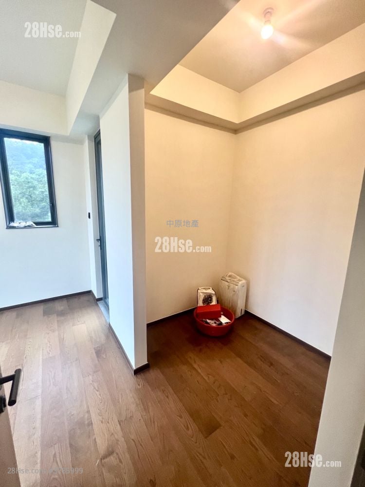 Le Pont Sell 3 Bedrooms 781 ft²