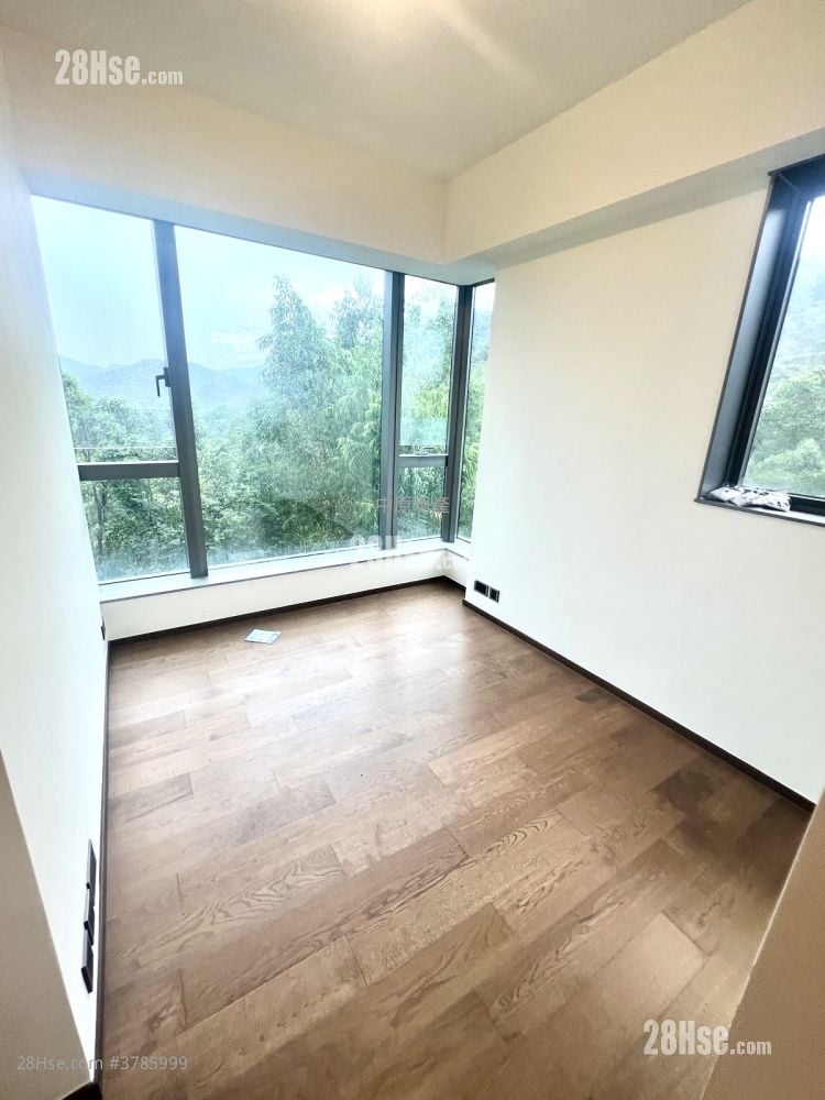 Le Pont Sell 3 Bedrooms 781 ft²