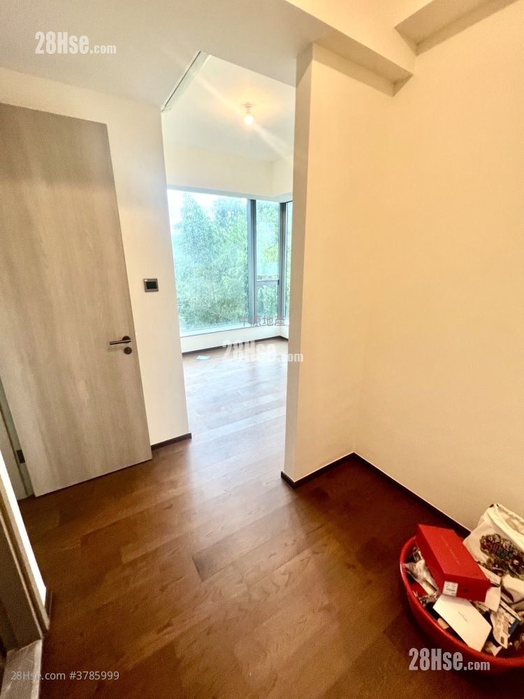 Le Pont Sell 3 Bedrooms 781 ft²