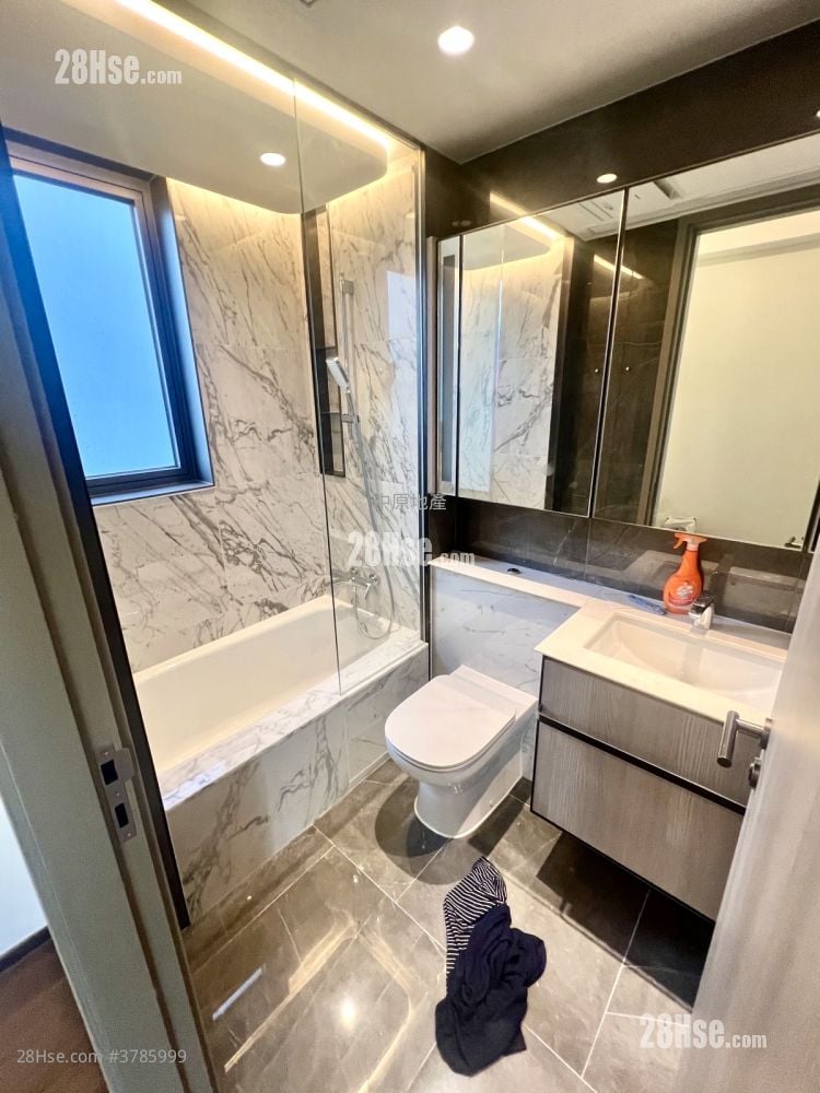 Le Pont Sell 3 Bedrooms 781 ft²