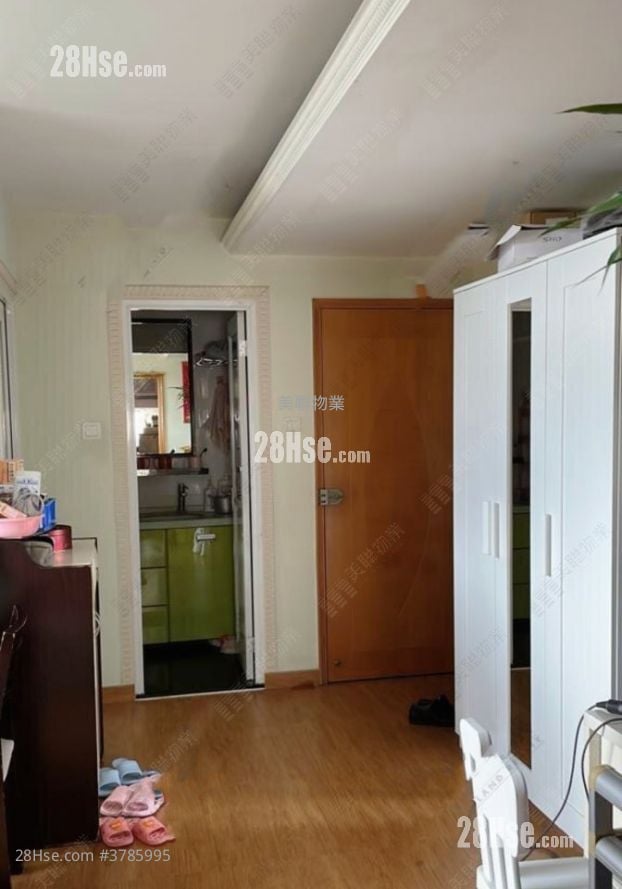 Choi Po Court Sell 2 Bedrooms , 1 Bathroom 438 ft²