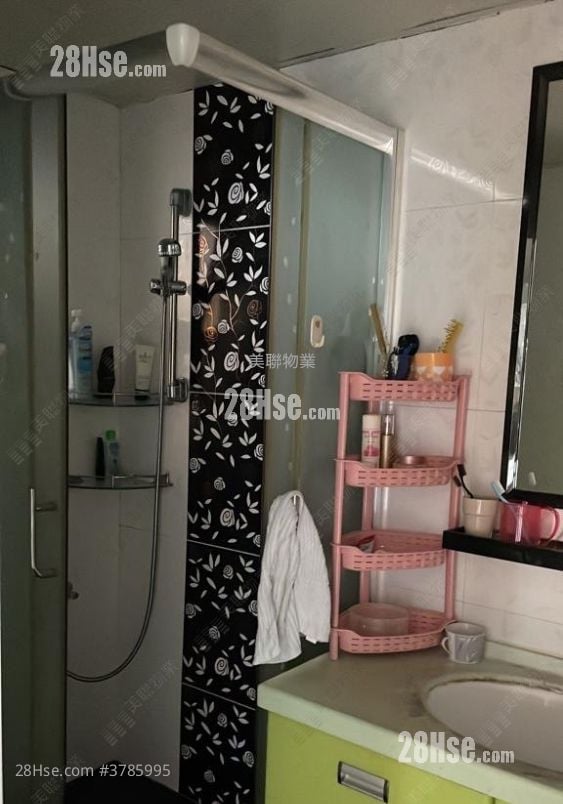 Choi Po Court Sell 2 Bedrooms , 1 Bathroom 438 ft²