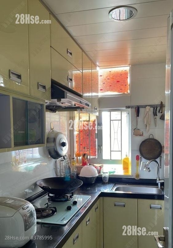 Choi Po Court Sell 2 Bedrooms , 1 Bathroom 438 ft²