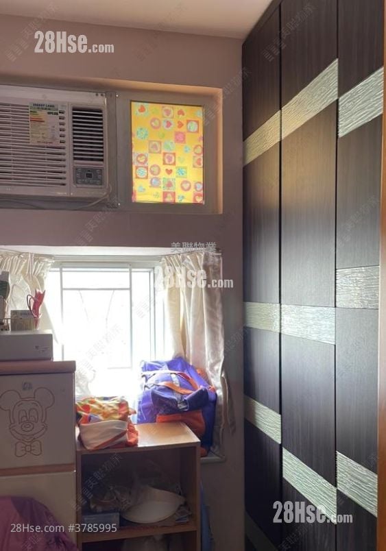 Choi Po Court Sell 2 Bedrooms , 1 Bathroom 438 ft²