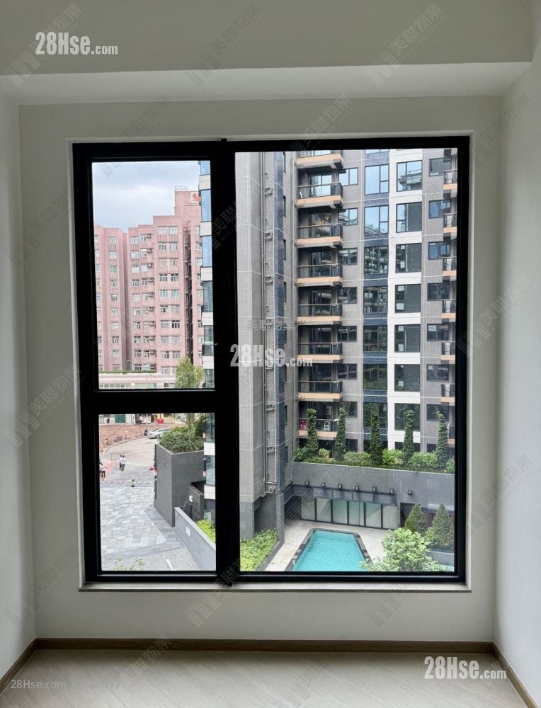 High Park Sell 2 Bedrooms , 1 Bathroom 431 ft²