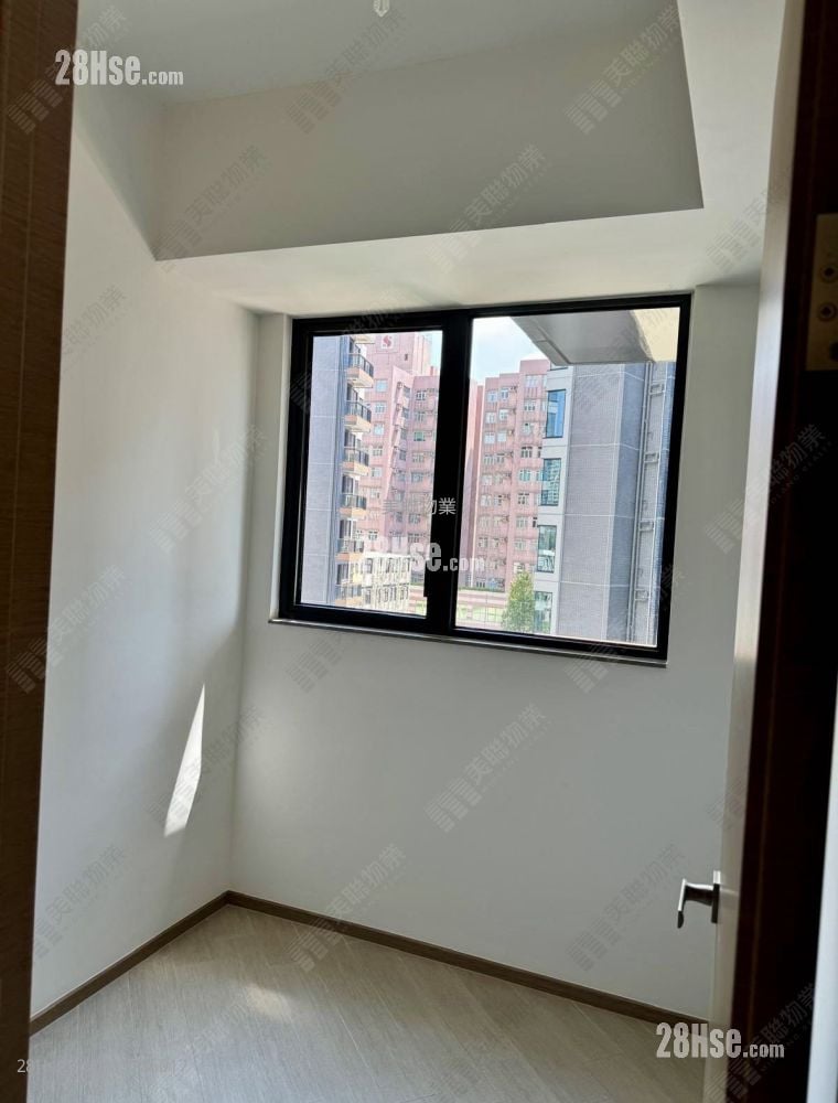 High Park Sell 2 Bedrooms , 1 Bathroom 431 ft²