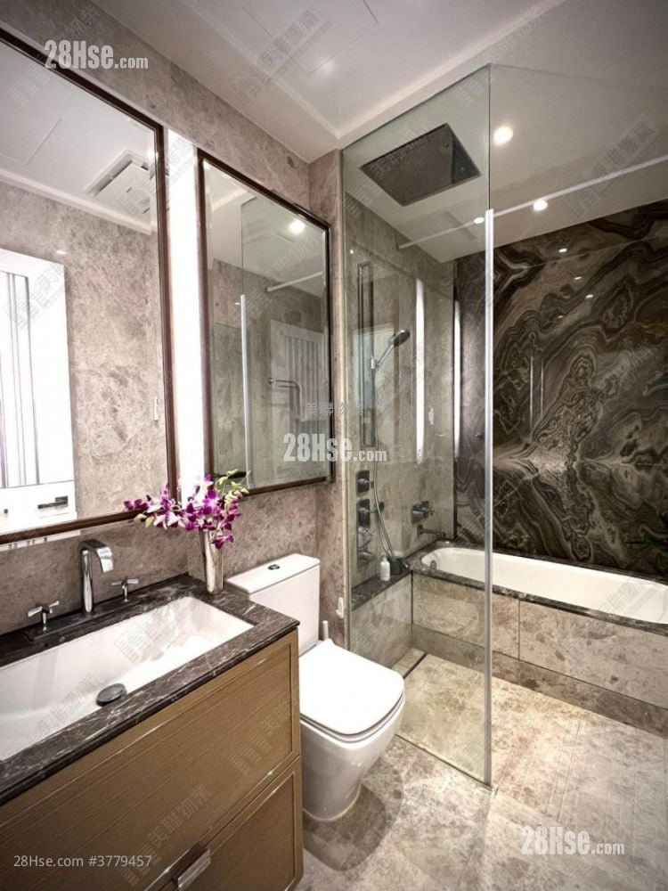 One Homantin Sell 2 Bedrooms , 2 Bathrooms 863 ft²