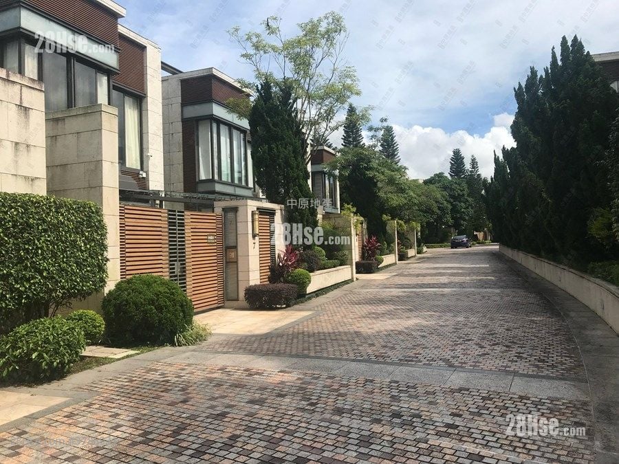 Valais Sell 3 Bedrooms , 5+ Bathrooms 2,454 ft²