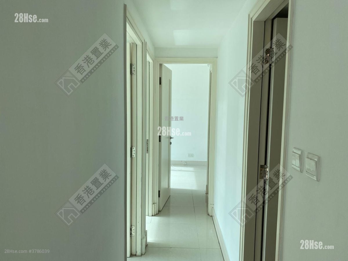 领都 售盘 3 房 , 2 浴室 734 平方尺