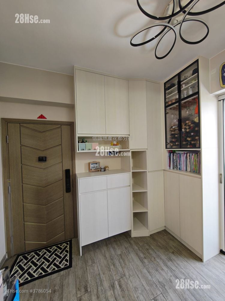 星光新邨 售盘 3 房 , 2 浴室 714 平方尺