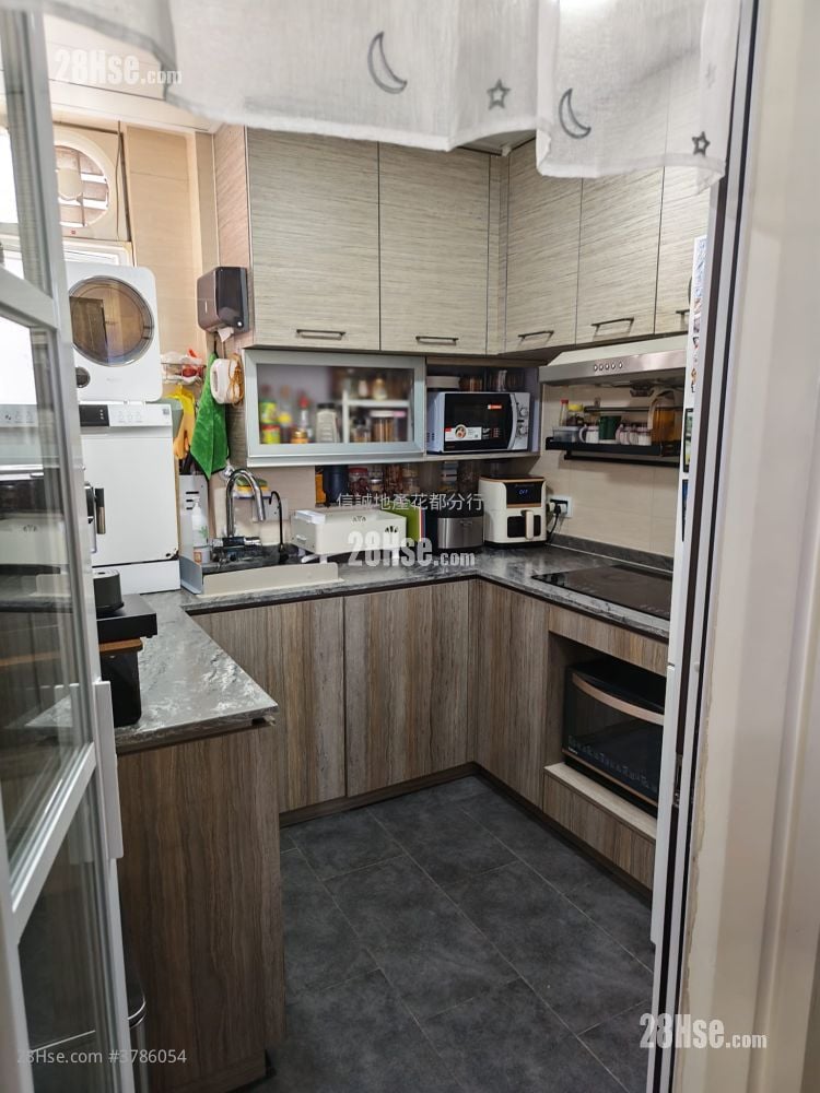 星光新邨 售盘 3 房 , 2 浴室 714 平方尺