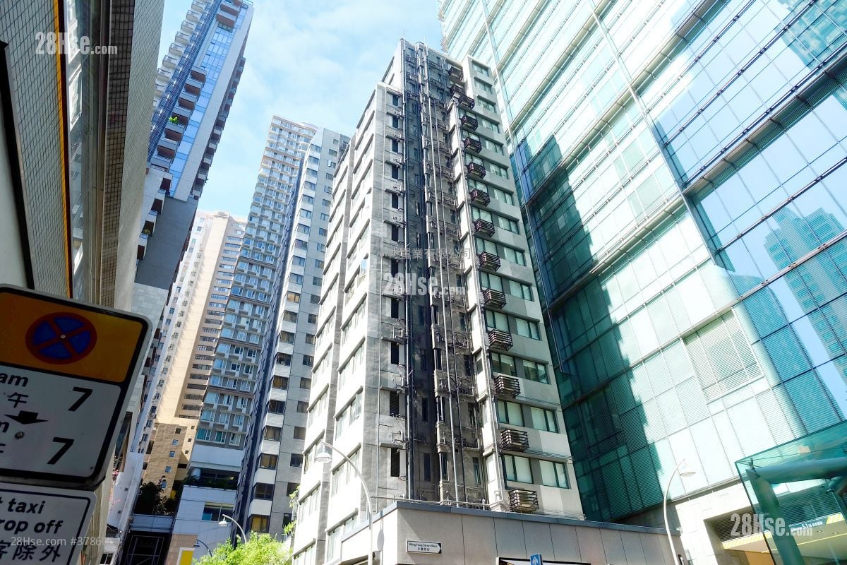 building outlook: Star Studios Rental Studio , 1 Bathroom 228 ft²