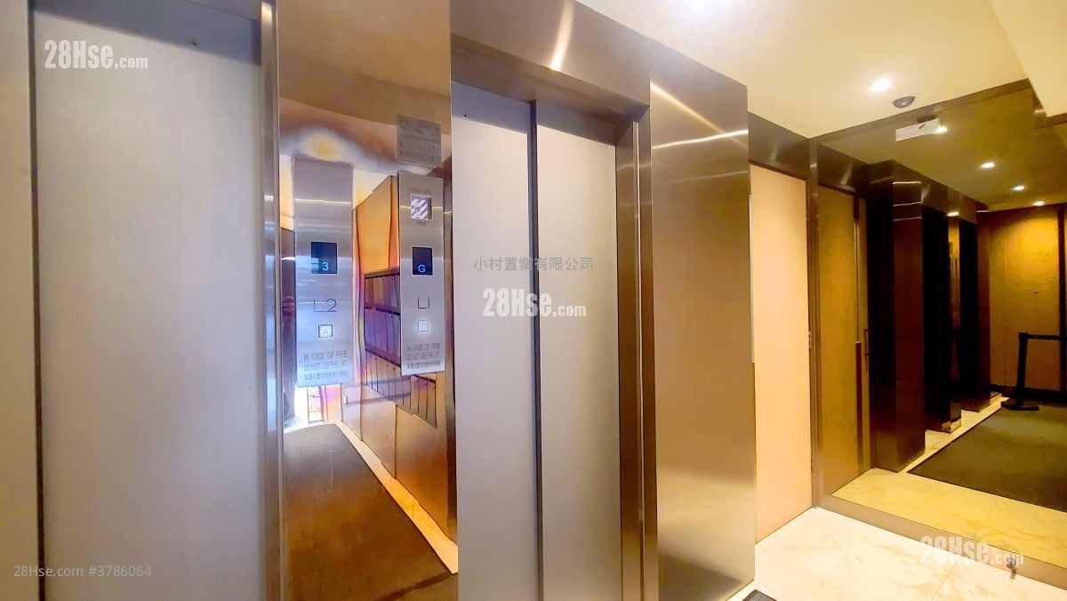 Lobby: Star Studios Rental Studio , 1 Bathroom 228 ft²