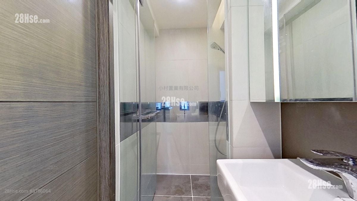 bathroom: Star Studios Rental Studio , 1 Bathroom 228 ft²