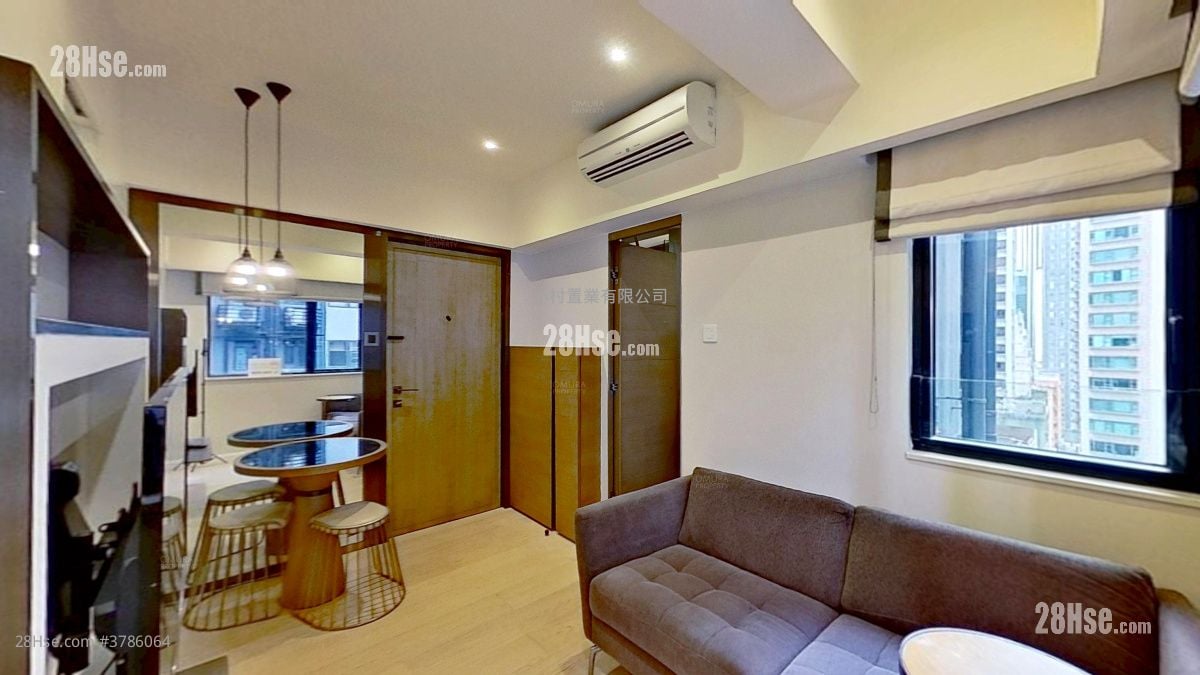 living room: Star Studios Rental Studio , 1 Bathroom 228 ft²