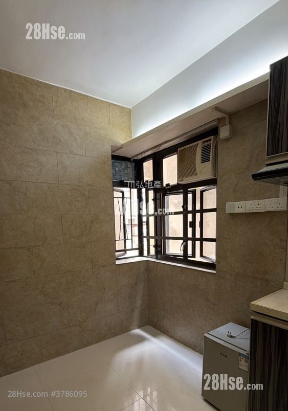 Shing Hing Building Rental Studio , 1 Bathroom 80 ft²