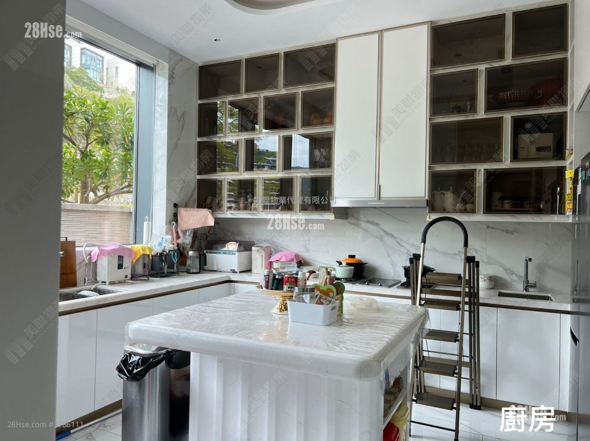 The Cavaridge Sell 5+ Bedrooms 5,393 ft²