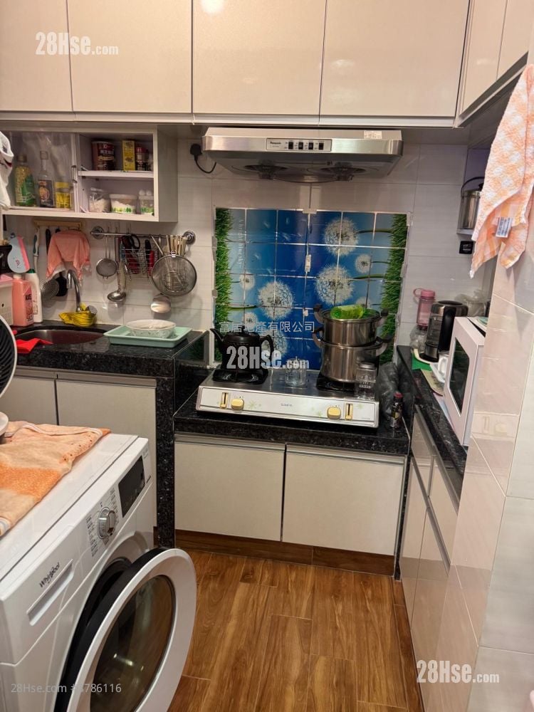 Lai Yan Court Sell 1 Bedroom , 1 Bathroom 428 ft²