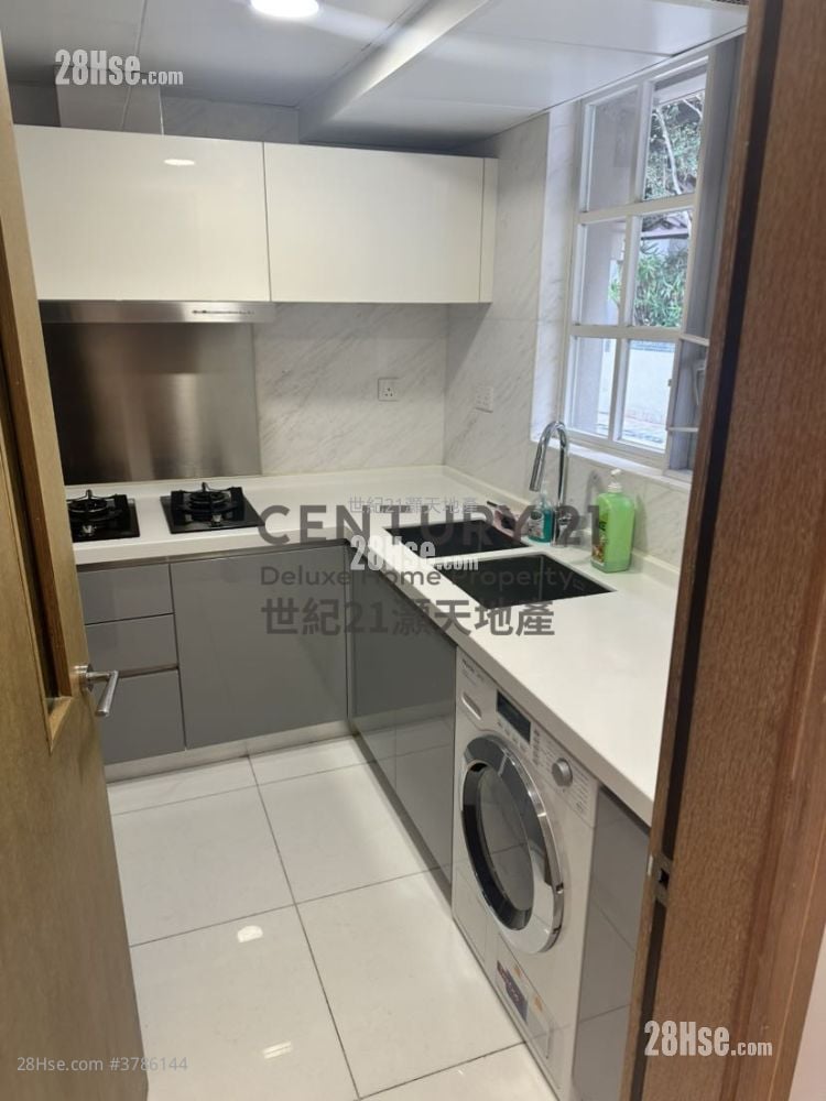 比华利山别墅 租盘 5+ 房 , 2 浴室 1,902 平方尺