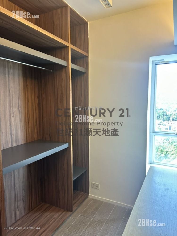 比华利山别墅 租盘 5+ 房 , 2 浴室 1,902 平方尺