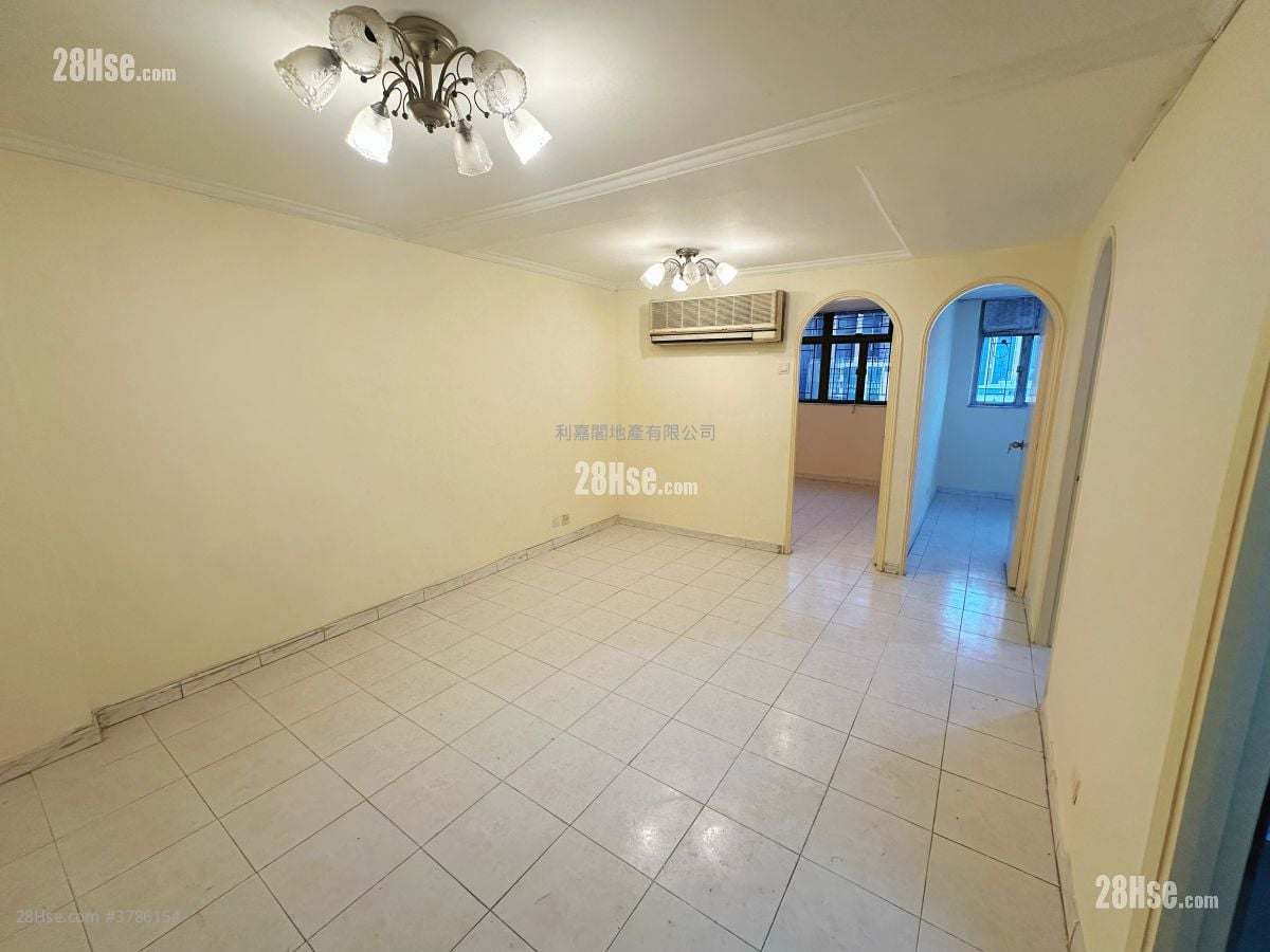 Chung Ying Building Sell 3 Bedrooms , 1 Bathroom 497 ft²