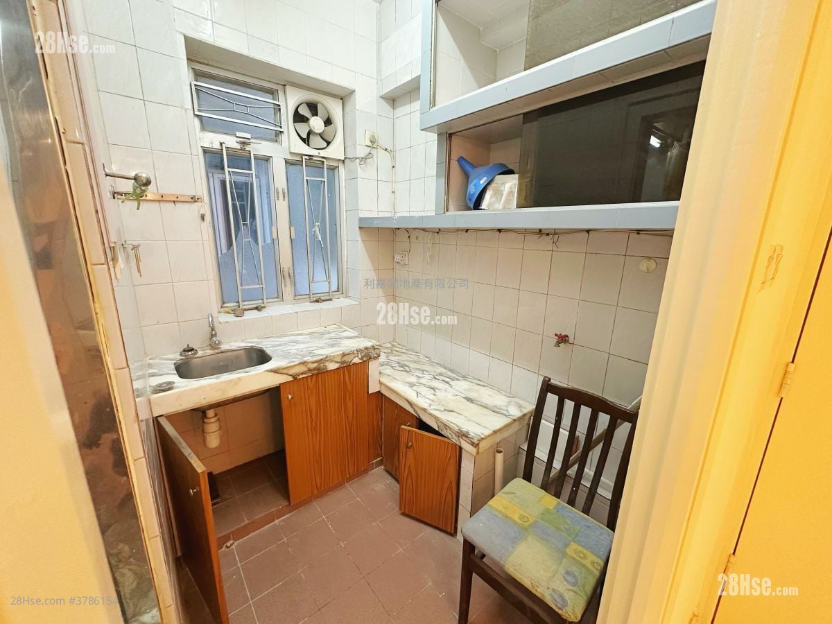 Chung Ying Building Sell 3 Bedrooms , 1 Bathroom 497 ft²