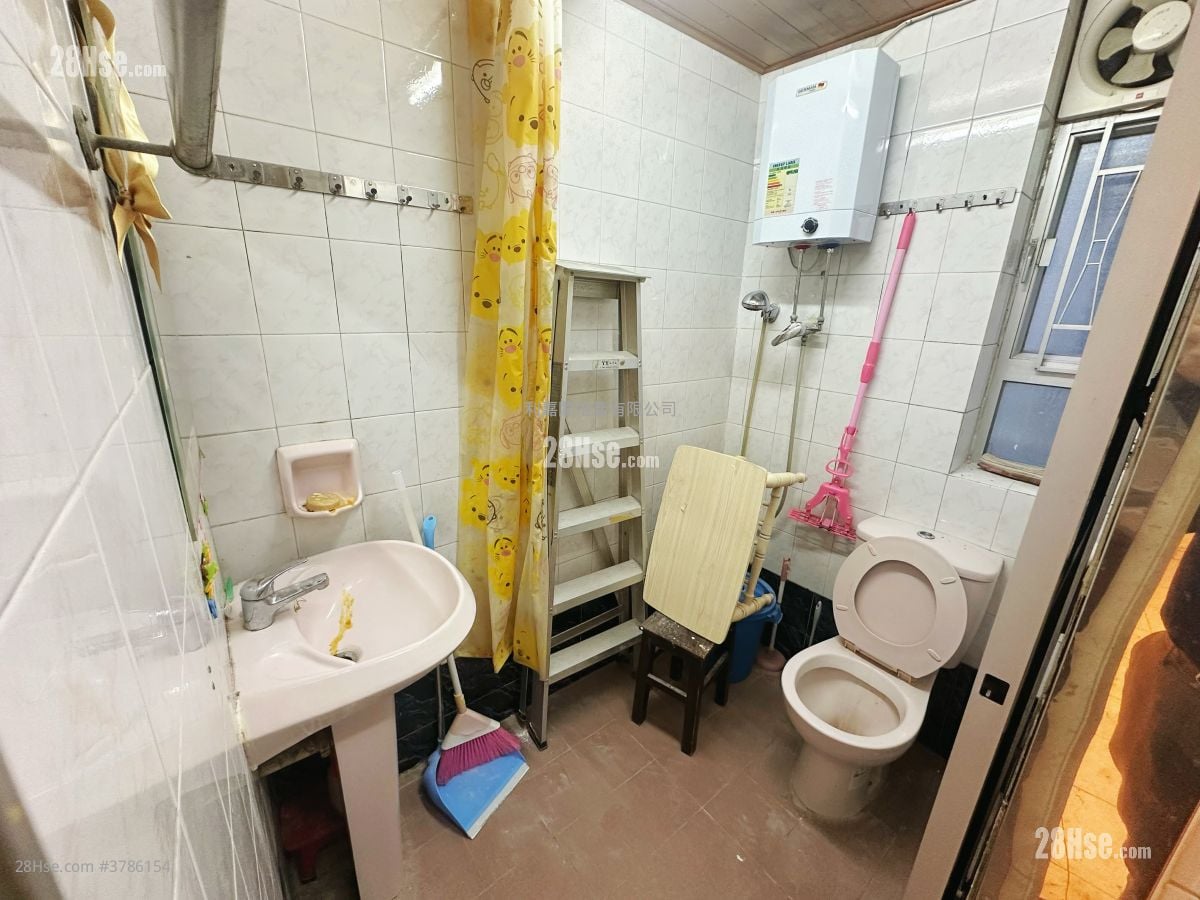 Chung Ying Building Sell 3 Bedrooms , 1 Bathroom 497 ft²