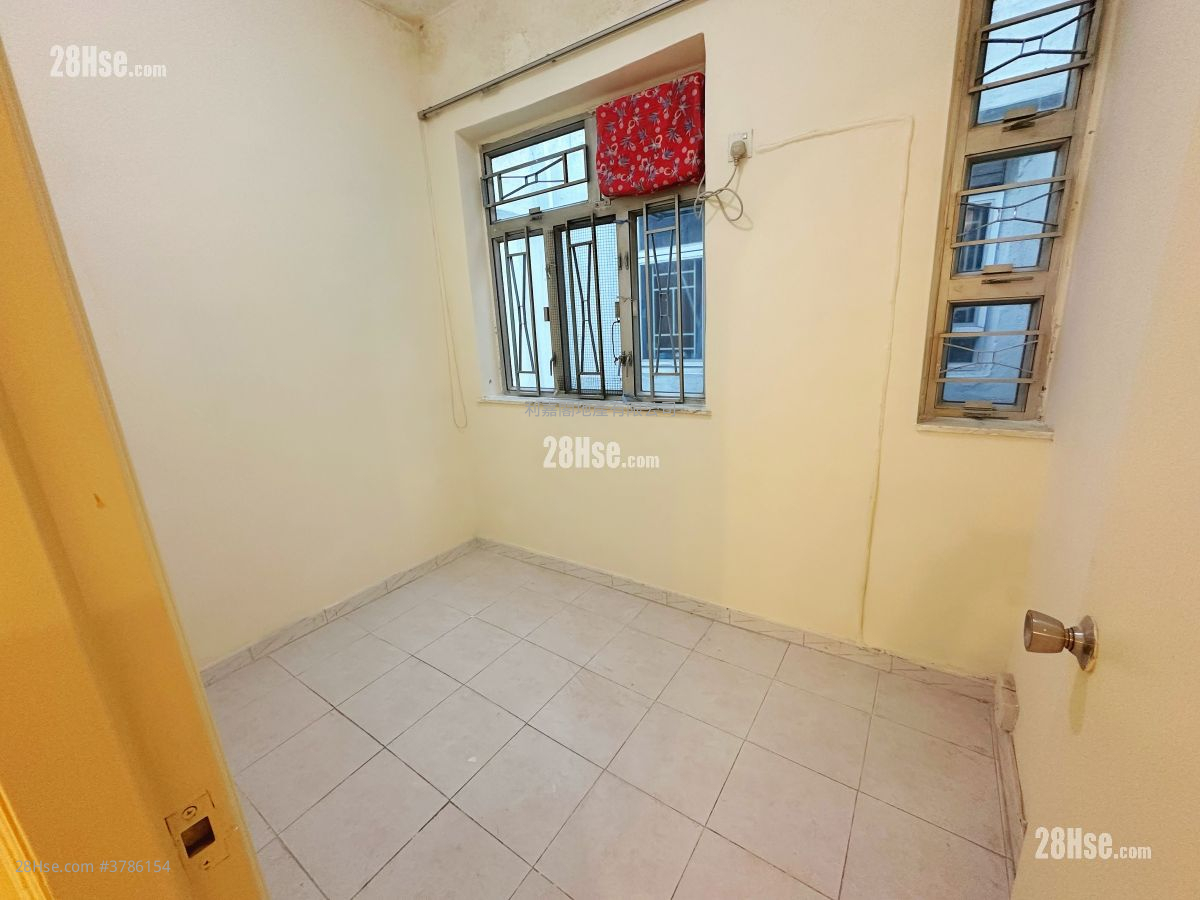 Chung Ying Building Sell 3 Bedrooms , 1 Bathroom 497 ft²