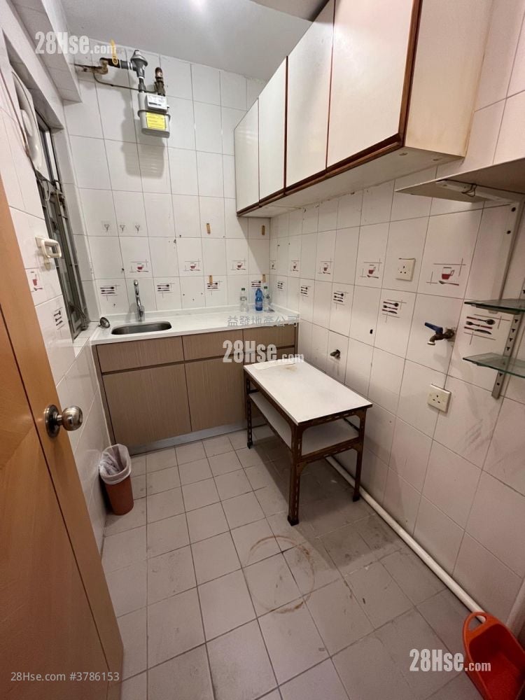 单幢楼房 租盘 2 房 , 1 浴室 341 平方尺