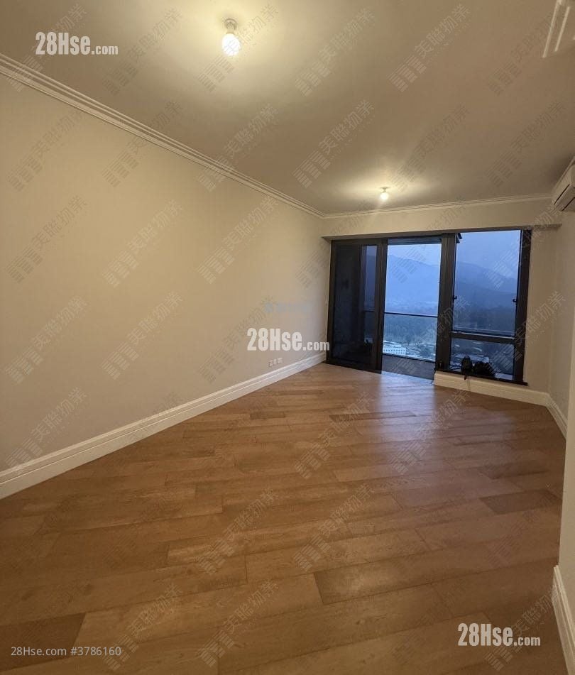 living room: Eden Manor Rental 4 Bedrooms , 4 Bathrooms 1,314 ft²