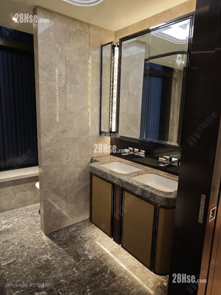 bathroom: Eden Manor Rental 4 Bedrooms , 4 Bathrooms 1,314 ft²