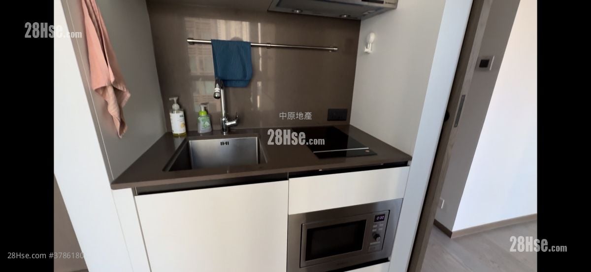 One Eighty Rental 1 Bedroom , 1 Bathroom 247 ft²