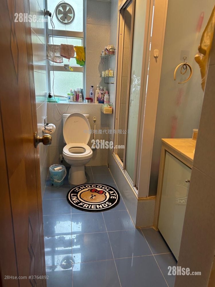 Yee Nga Court Sell 3 Bedrooms 645 ft²