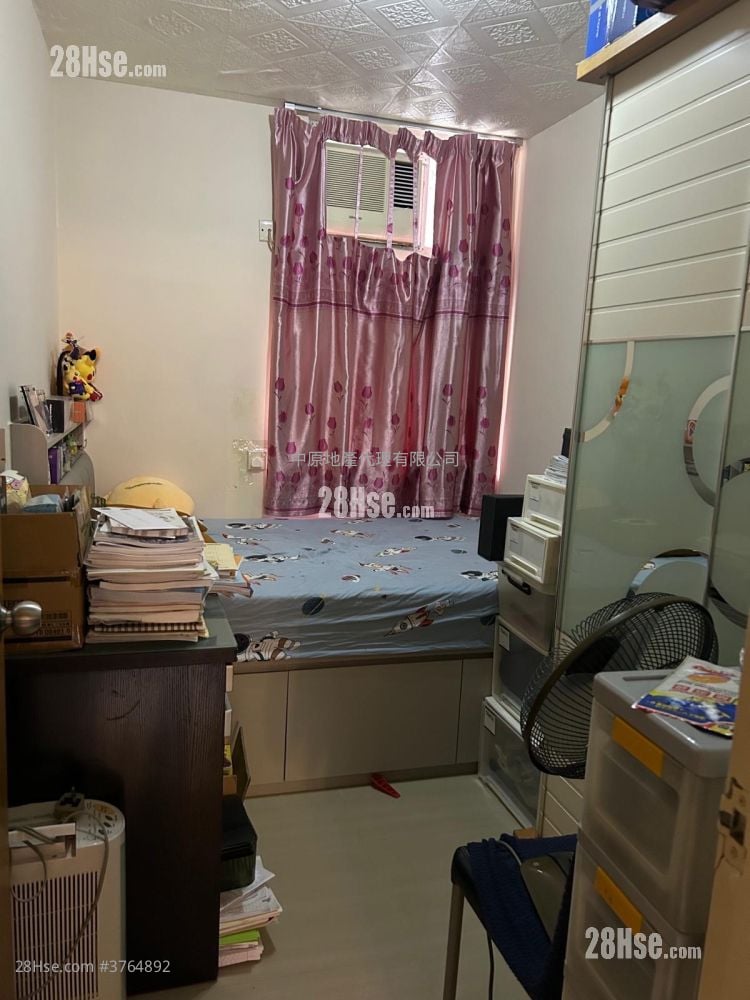 Yee Nga Court Sell 3 Bedrooms 645 ft²