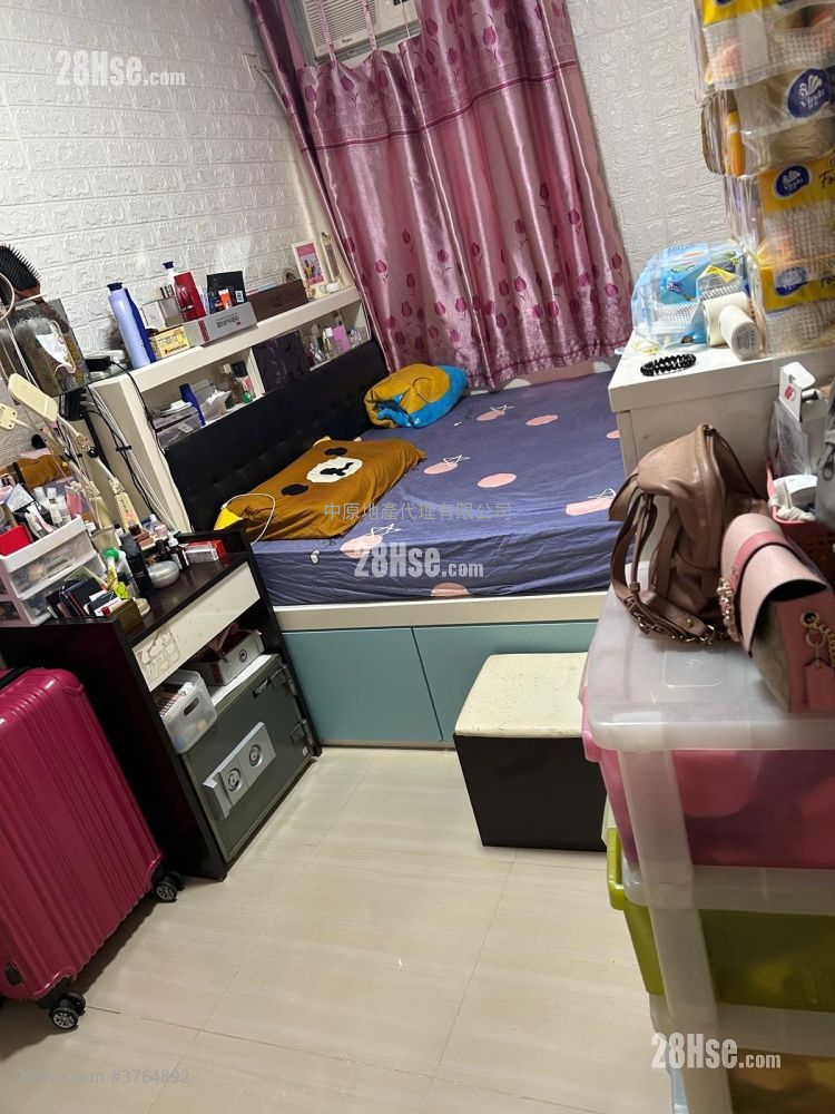 Yee Nga Court Sell 3 Bedrooms 645 ft²