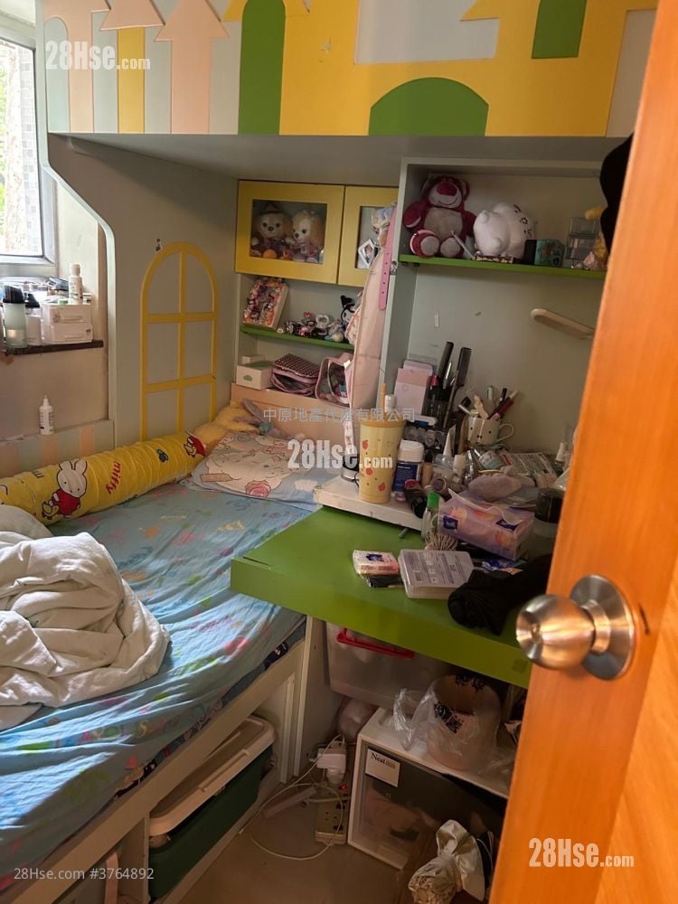 Yee Nga Court Sell 3 Bedrooms 645 ft²