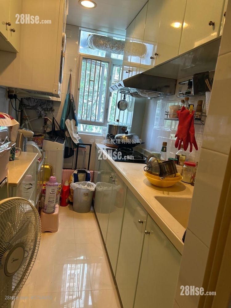 Yee Nga Court Sell 3 Bedrooms 645 ft²