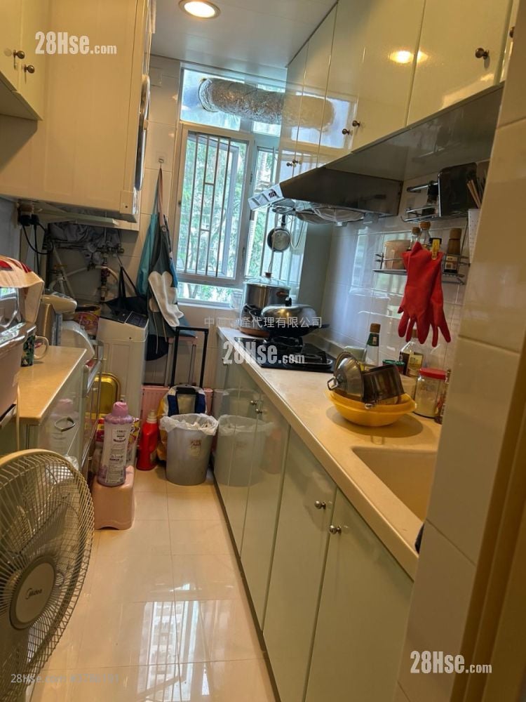 Yee Nga Court Sell 3 Bedrooms 645 ft²