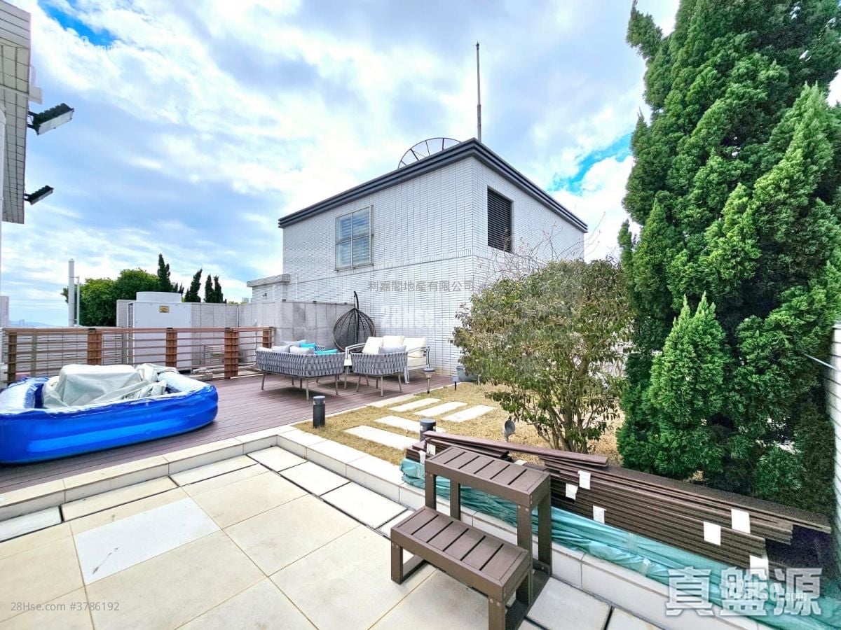 Parc Inverness Sell 3 Bedrooms 1,534 ft²