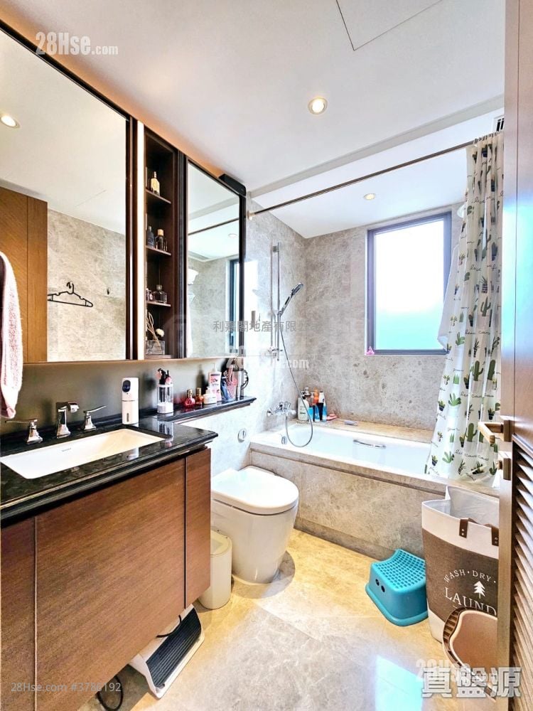 Parc Inverness Sell 3 Bedrooms 1,534 ft²