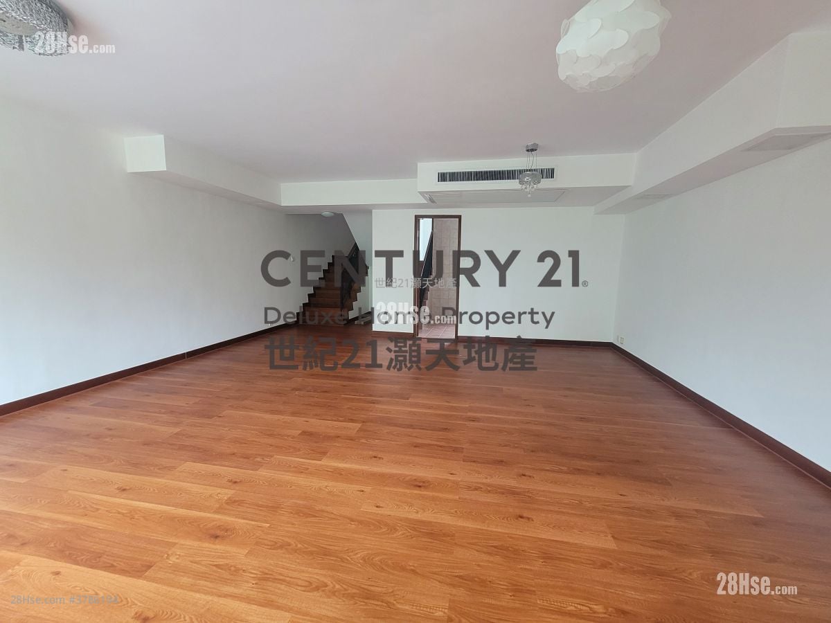 倚龙山庄 租盘 3 房 , 3 浴室 1,586 平方尺