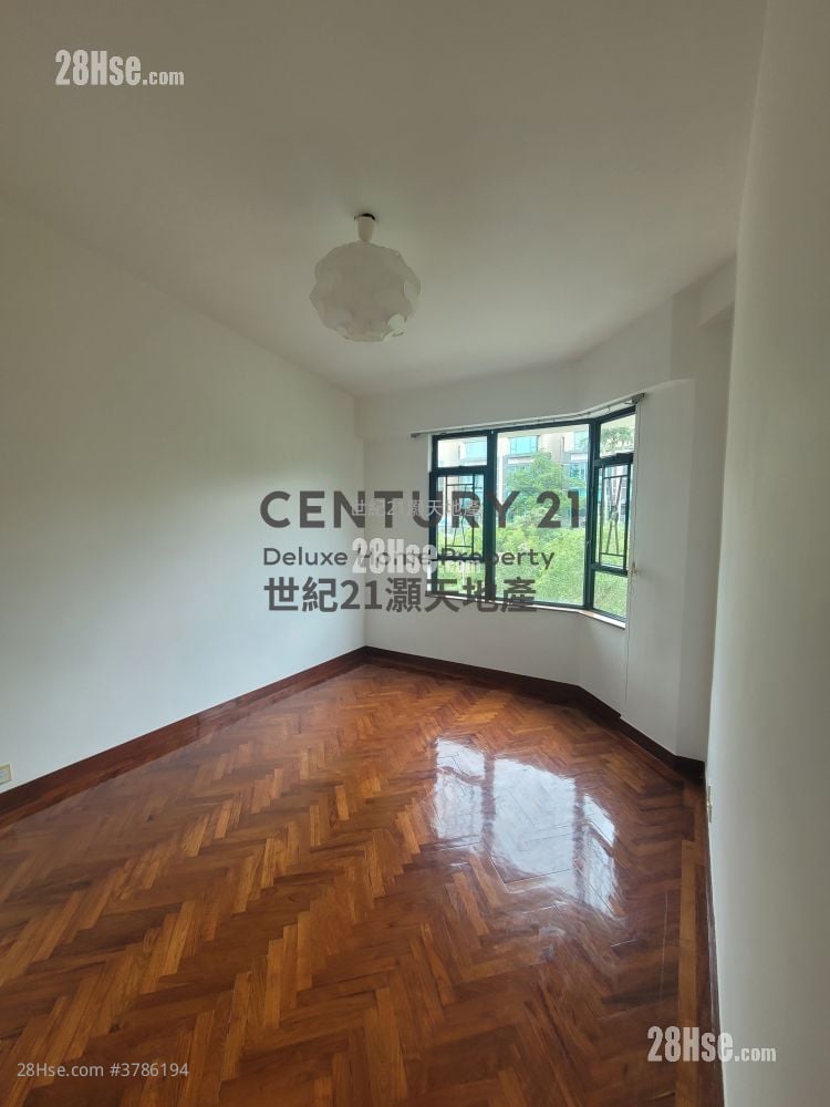 倚龙山庄 租盘 3 房 , 3 浴室 1,586 平方尺